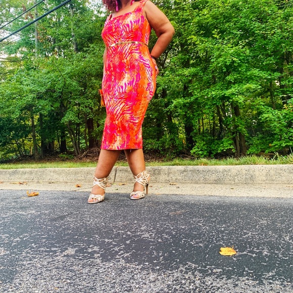 Coral, orange, fitted dress - Picture 2 of 2